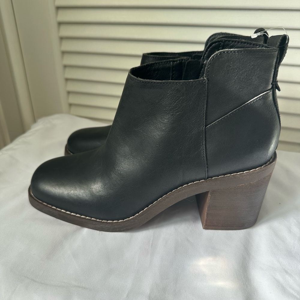 Crown Vintage Hashel Ankle Boot NEW Size 9.5